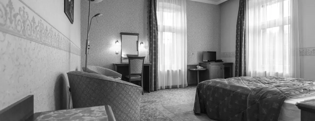 Elizabeth Hotel Gyula - Mrcius 15. (min. 1 j)