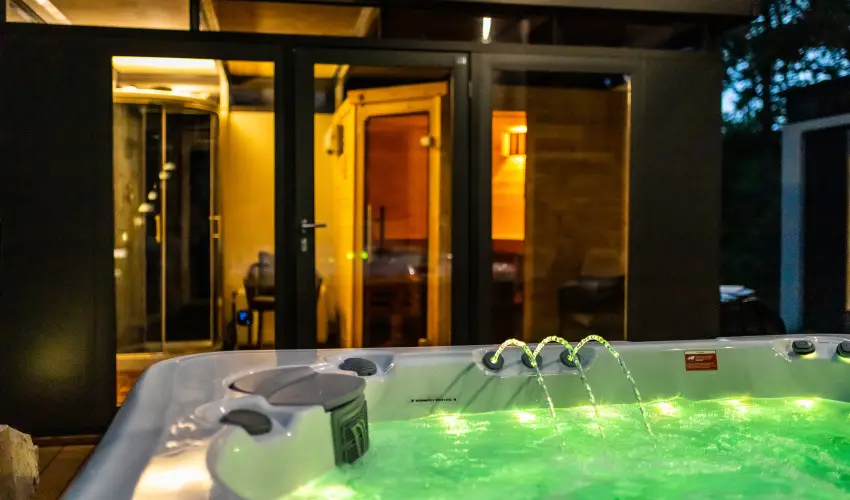 4 �vszak Erdeihotel M�traf�red - M�rcius 15.