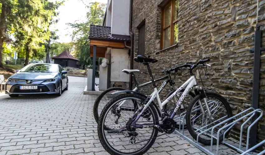 4 �vszak Hegyihotel M�trah�za - M�rcius 15.