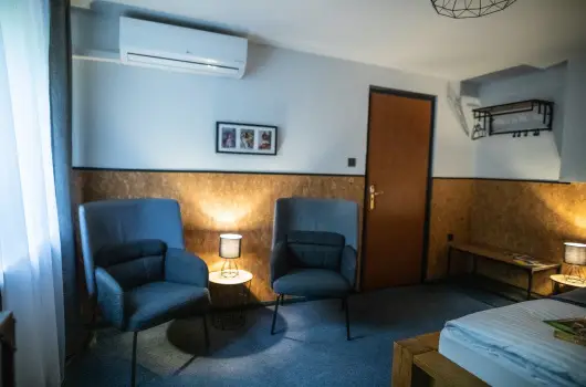 4 �vszak V�lgyhotel - M�rcius 15.