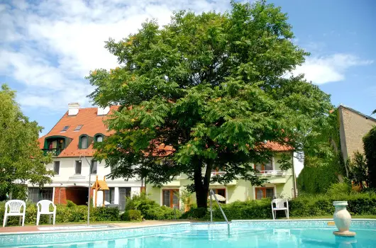 Abb�zia Club Hotel K�k - M�rcius 15. 