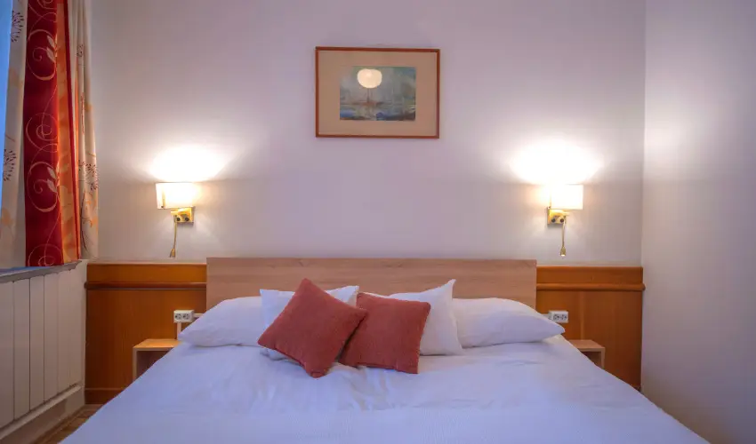 Abb�zia Club Hotel K�k Keszthely - M�rcius 15. 