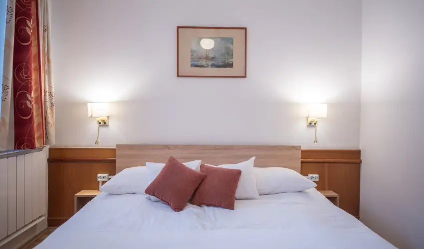 Abb�zia Club Hotel K�k Keszthely - M�rcius 15. 