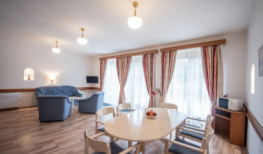 Abb�zia Club Hotel K�k Keszthely - M�rcius 15. 