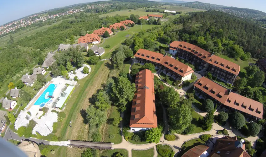 Club Dobog�major Cserszegtomaj - M�rcius 15.  (min. 2 �j)