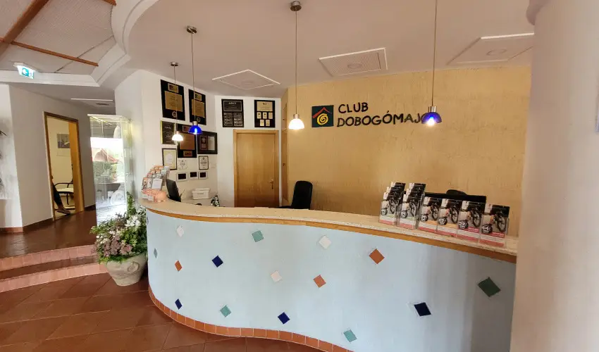 Club Dobog�major Cserszegtomaj - M�rcius 15.  (min. 2 �j)