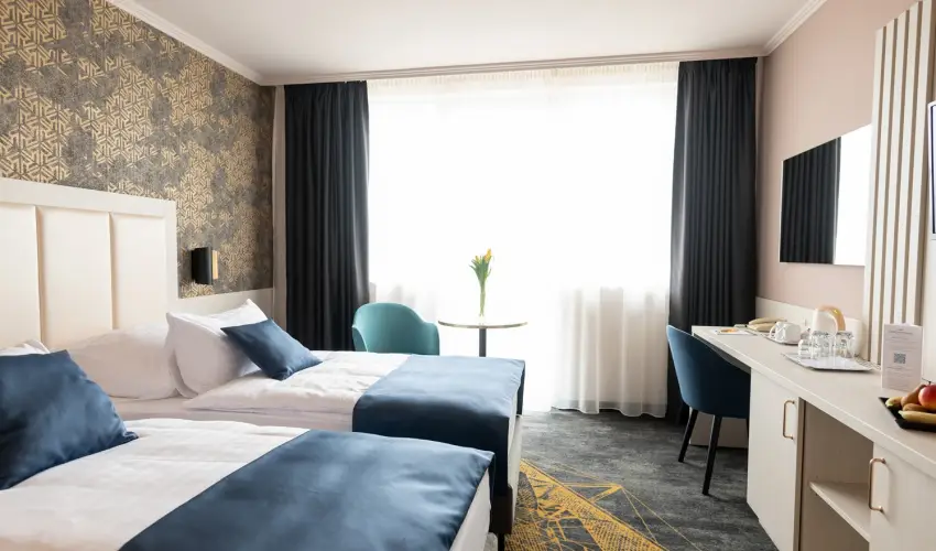 Airport Hotel Budapest Vecs�s - M�rcius 15.  (min. 3 �j)