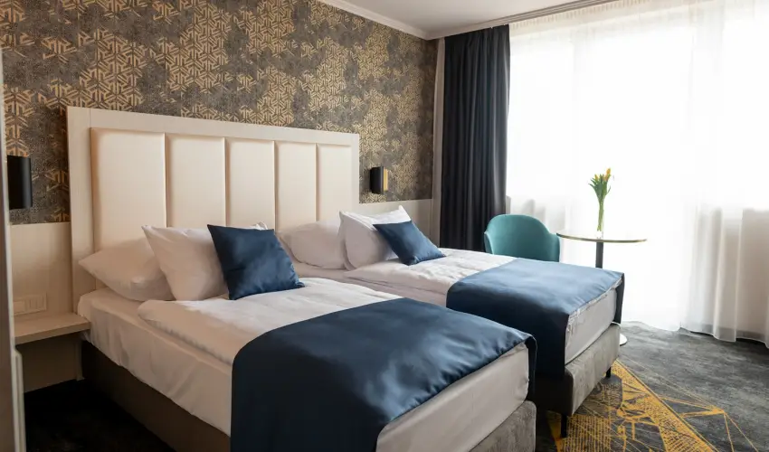 Airport Hotel Budapest Vecs�s - M�rcius 15.  (min. 3 �j)