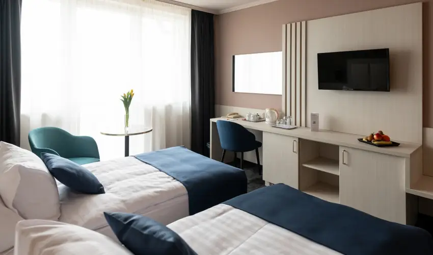 Airport Hotel Budapest Vecs�s - M�rcius 15.  (min. 3 �j)