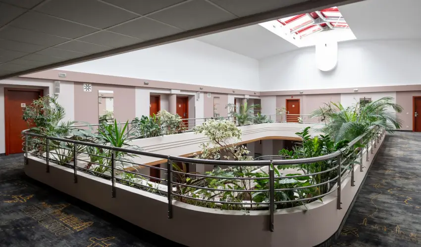 Airport Hotel Budapest Vecs�s - M�rcius 15.  (min. 3 �j)