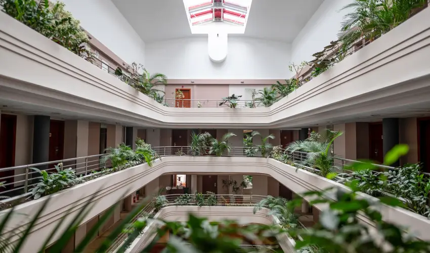 Airport Hotel Budapest Vecs�s - M�rcius 15.  (min. 3 �j)