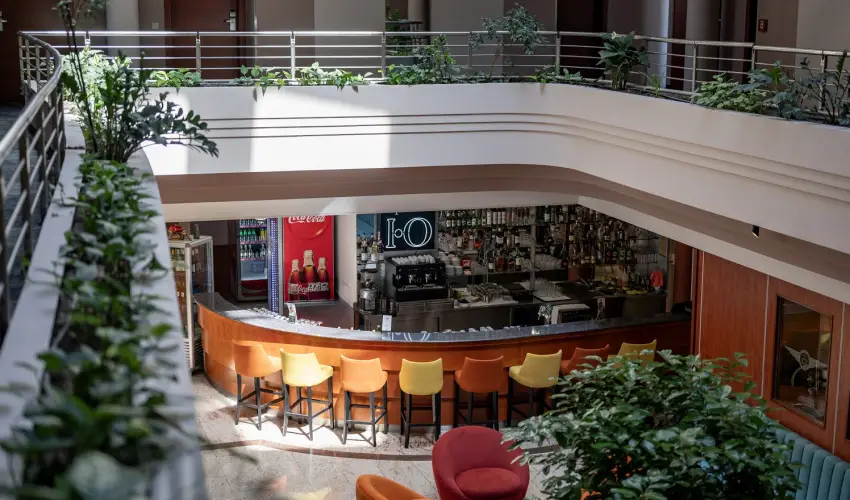 Airport Hotel Budapest Vecs�s - M�rcius 15.  (min. 3 �j)