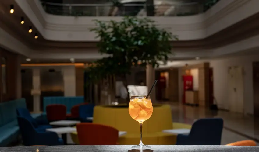 Airport Hotel Budapest Vecs�s - M�rcius 15.  (min. 3 �j)