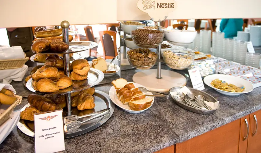 Airport Hotel Budapest Vecs�s - M�rcius 15.  (min. 3 �j)