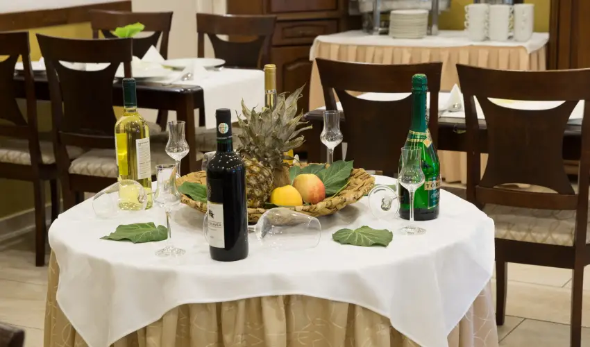 Ambr�zia Sz�ll�shely �s �tterem Miskolctapolca - M�rcius 15. (min. 3 �j)