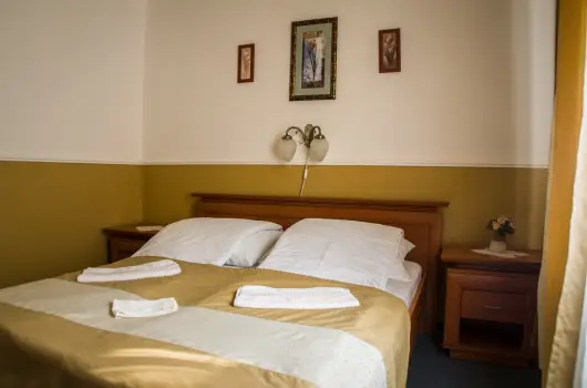 Ambr�zia Sz�ll�shely �s �tterem - M�rcius 15. (min. 3 �j)