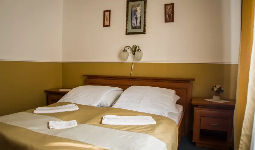 Ambr�zia Sz�ll�shely �s �tterem Miskolctapolca - M�rcius 15. (min. 3 �j)