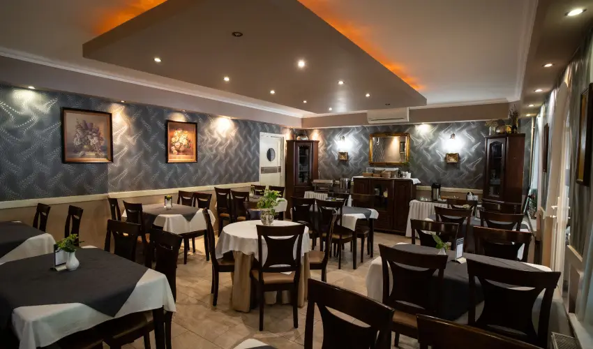 Ambr�zia Sz�ll�shely �s �tterem Miskolctapolca - M�rcius 15. (min. 3 �j)