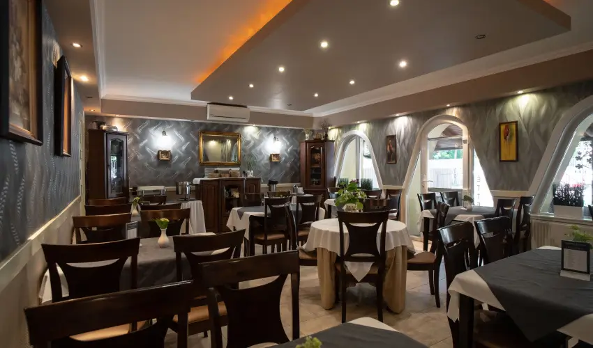 Ambr�zia Sz�ll�shely �s �tterem Miskolctapolca - M�rcius 15. (min. 3 �j)