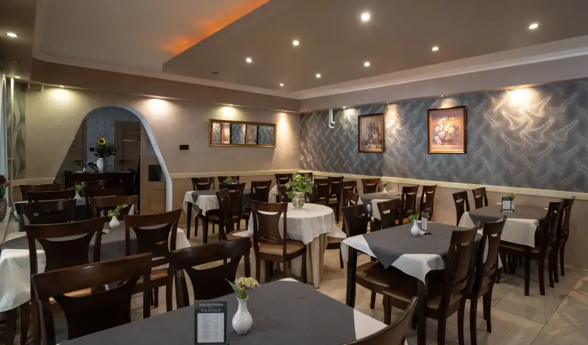 Ambr�zia Sz�ll�shely �s �tterem Miskolctapolca - M�rcius 15. (min. 3 �j)