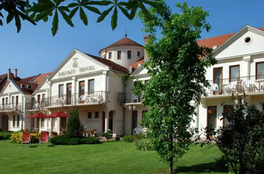 Ametiszt Hotel - M�rcius 15.