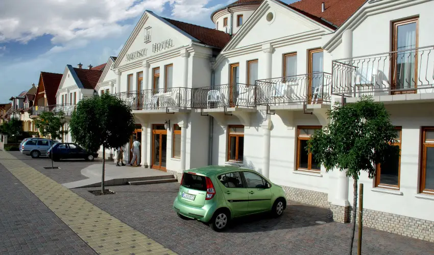 Ametiszt Hotel Hark�ny - M�rcius 15.  (min. 3 �j)