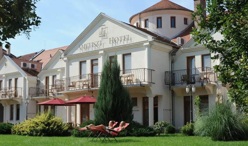 Ametiszt Hotel Hark�ny - M�rcius 15.  (min. 3 �j)