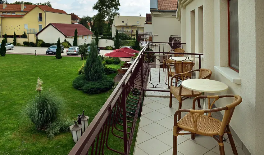 Ametiszt Hotel Hark�ny - M�rcius 15.  (min. 3 �j)