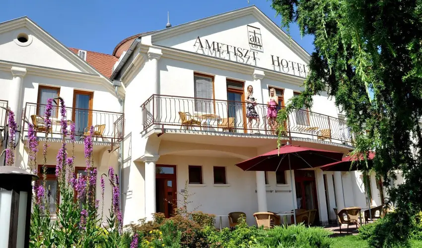 Ametiszt Hotel Hark�ny - M�rcius 15.  (min. 3 �j)