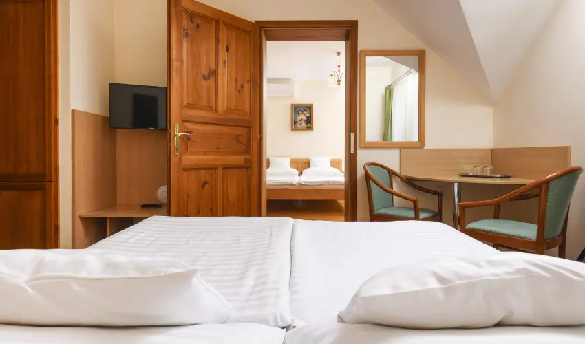 Ametiszt Hotel Hark�ny - M�rcius 15.  (min. 3 �j)