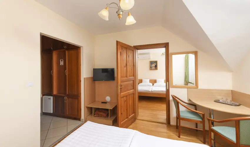 Ametiszt Hotel Hark�ny - M�rcius 15.  (min. 3 �j)