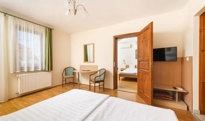 Ametiszt Hotel Hark�ny - M�rcius 15.  (min. 3 �j)