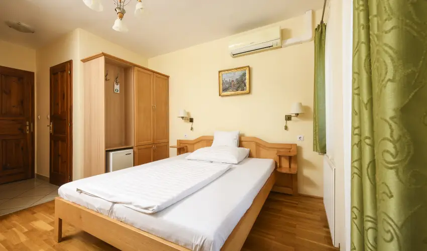 Ametiszt Hotel Hark�ny - M�rcius 15.  (min. 3 �j)