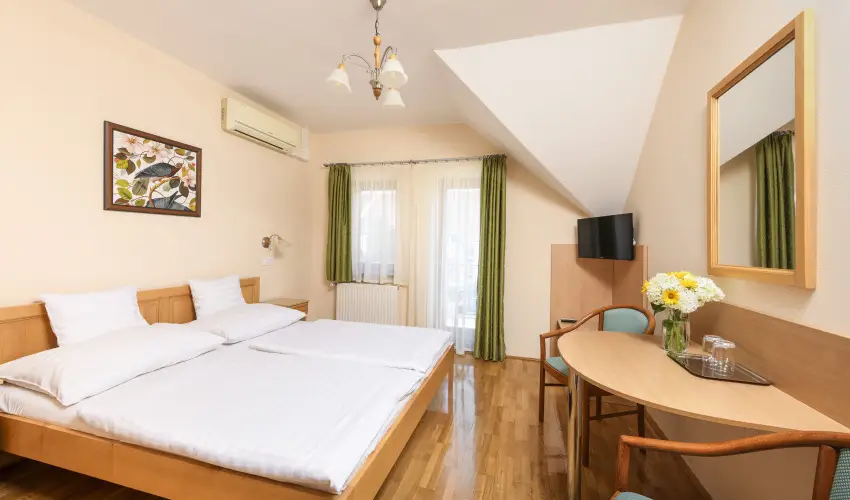 Ametiszt Hotel Hark�ny - M�rcius 15.  (min. 3 �j)