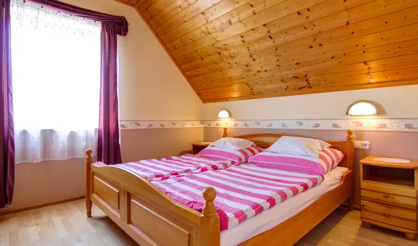 Andrea Villa H�v�z - M�rcius 15 (min. 2 �j)