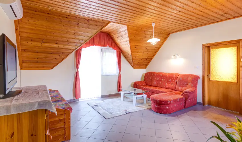 Andrea Villa H�v�z - M�rcius 15 (min. 2 �j)