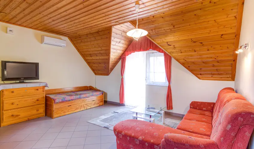 Andrea Villa H�v�z - M�rcius 15 (min. 2 �j)