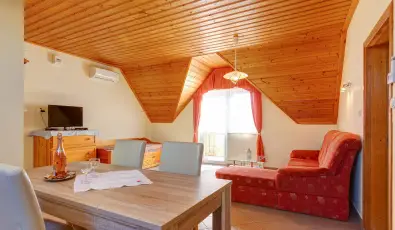 Andrea Villa H�v�z