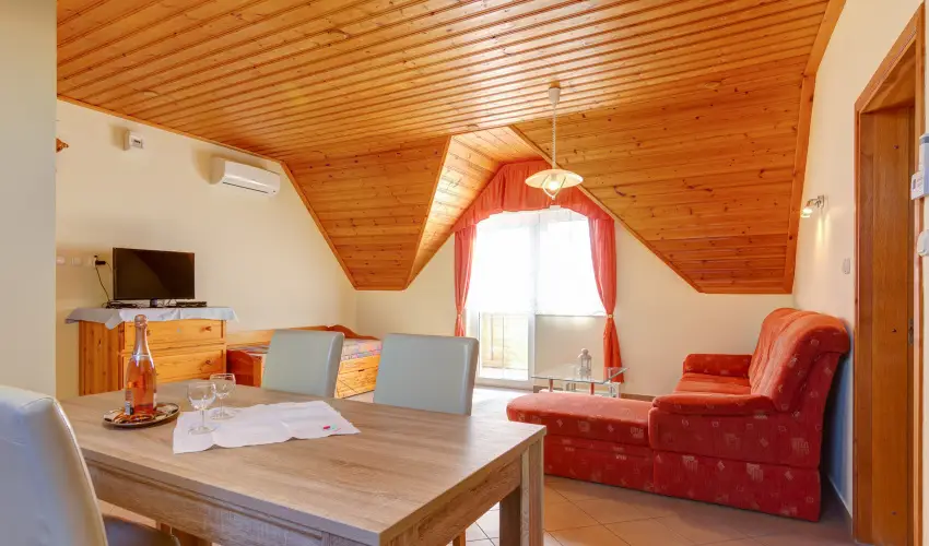 Andrea Villa H�v�z - M�rcius 15 (min. 2 �j)