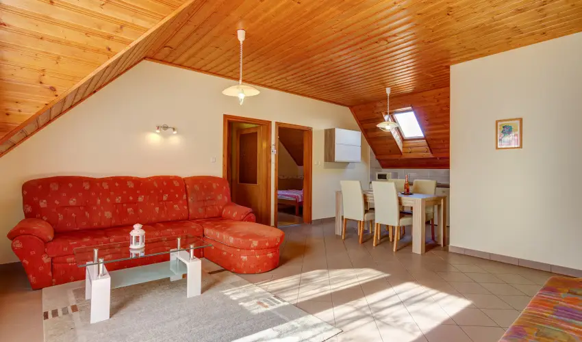 Andrea Villa H�v�z - M�rcius 15 (min. 2 �j)