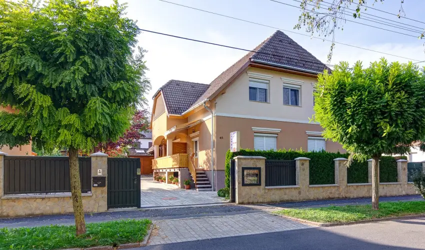 Andrea Villa H�v�z - M�rcius 15 (min. 2 �j)