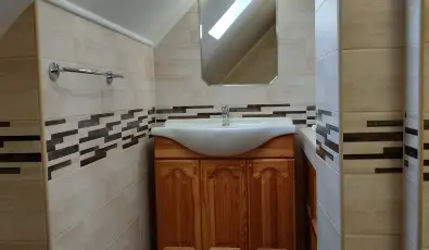 Andrea Villa H�v�z