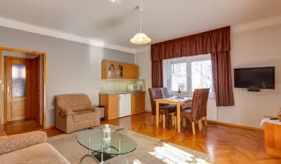 Andrea Villa H�v�z