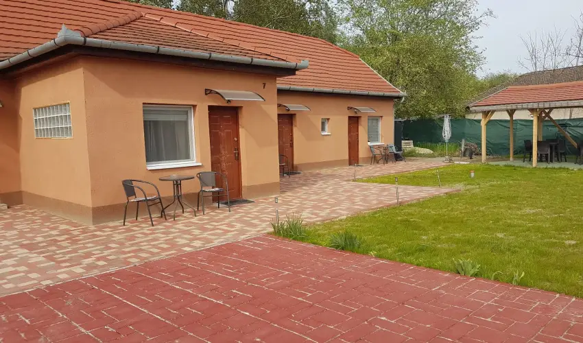Angyal Apartman Cserkesz�l� - M�rcius 15. (min. 3 �j)