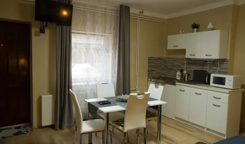 Angyal Apartman Cserkesz�l� - M�rcius 15. (min. 3 �j)