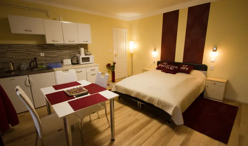 Angyal Apartman Cserkesz�l� - M�rcius 15. (min. 3 �j)