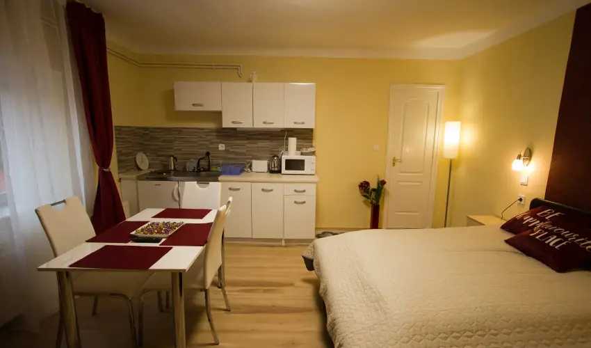 Angyal Apartman Cserkesz�l� - M�rcius 15. (min. 3 �j)
