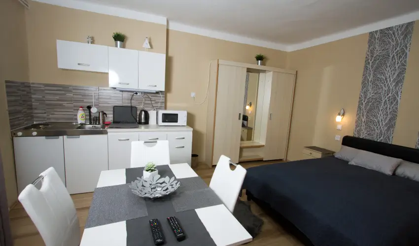 Angyal Apartman Cserkesz�l� - M�rcius 15. (min. 3 �j)
