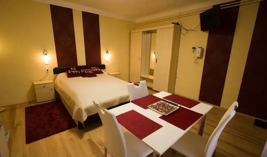 Angyal Apartman Cserkesz�l� - M�rcius 15. (min. 3 �j)