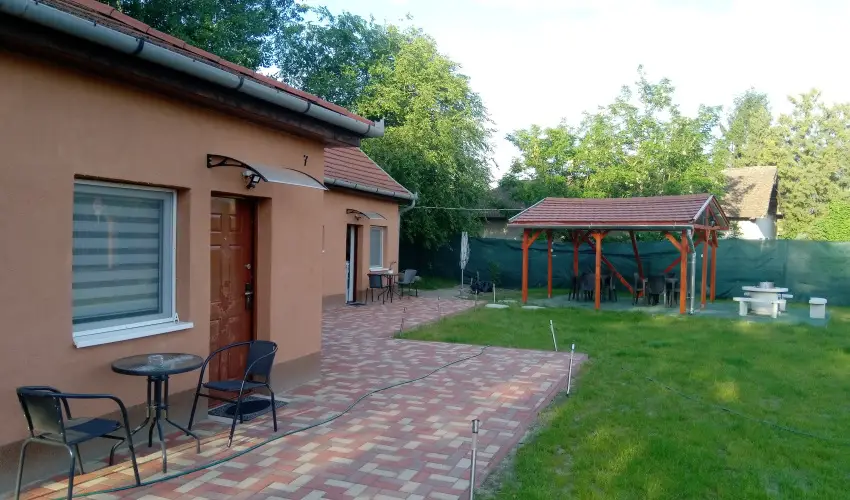 Angyal Apartman Cserkesz�l� - M�rcius 15. (min. 3 �j)